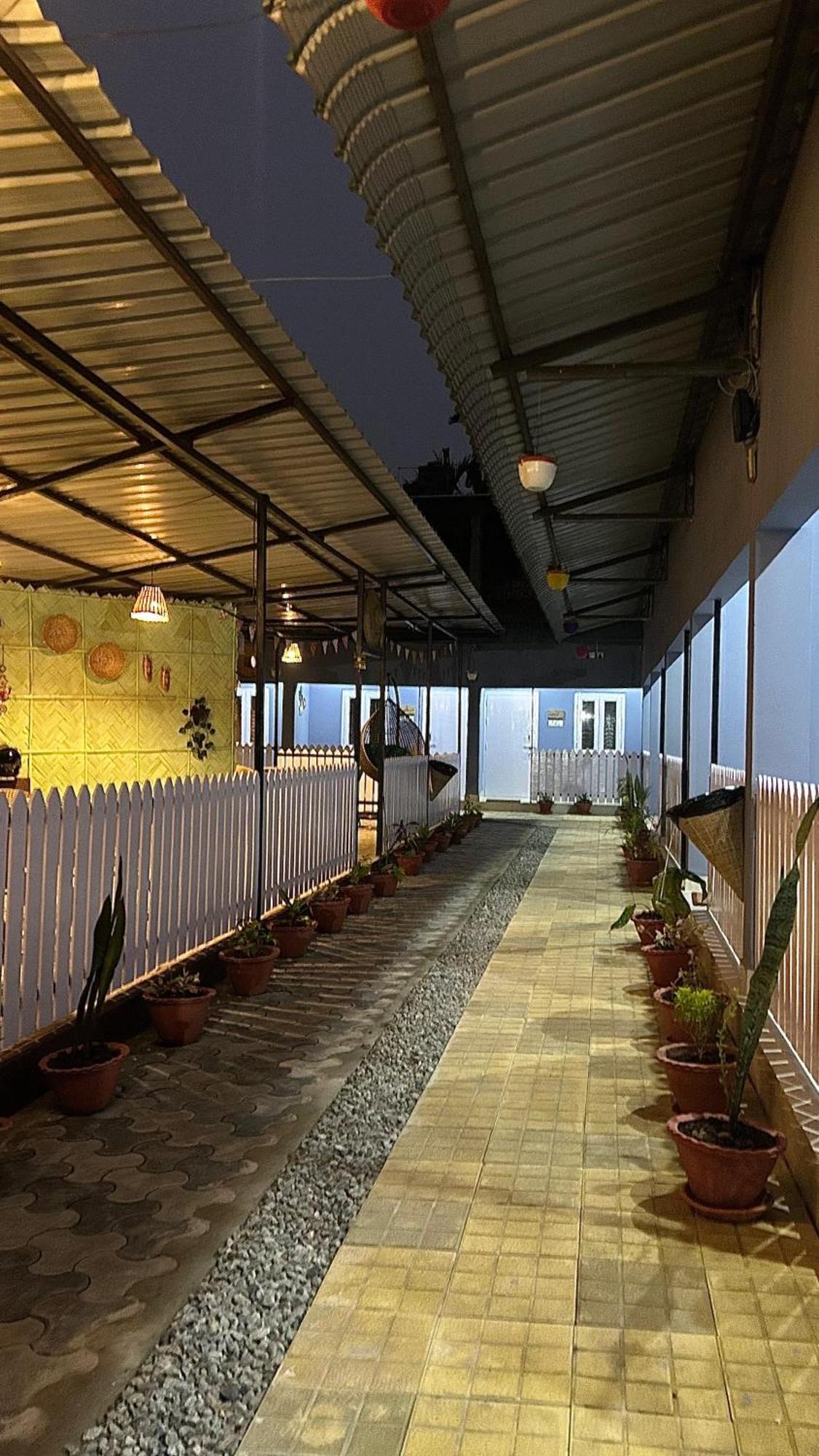 The Gulmohar Inn Guwahati Exterior photo